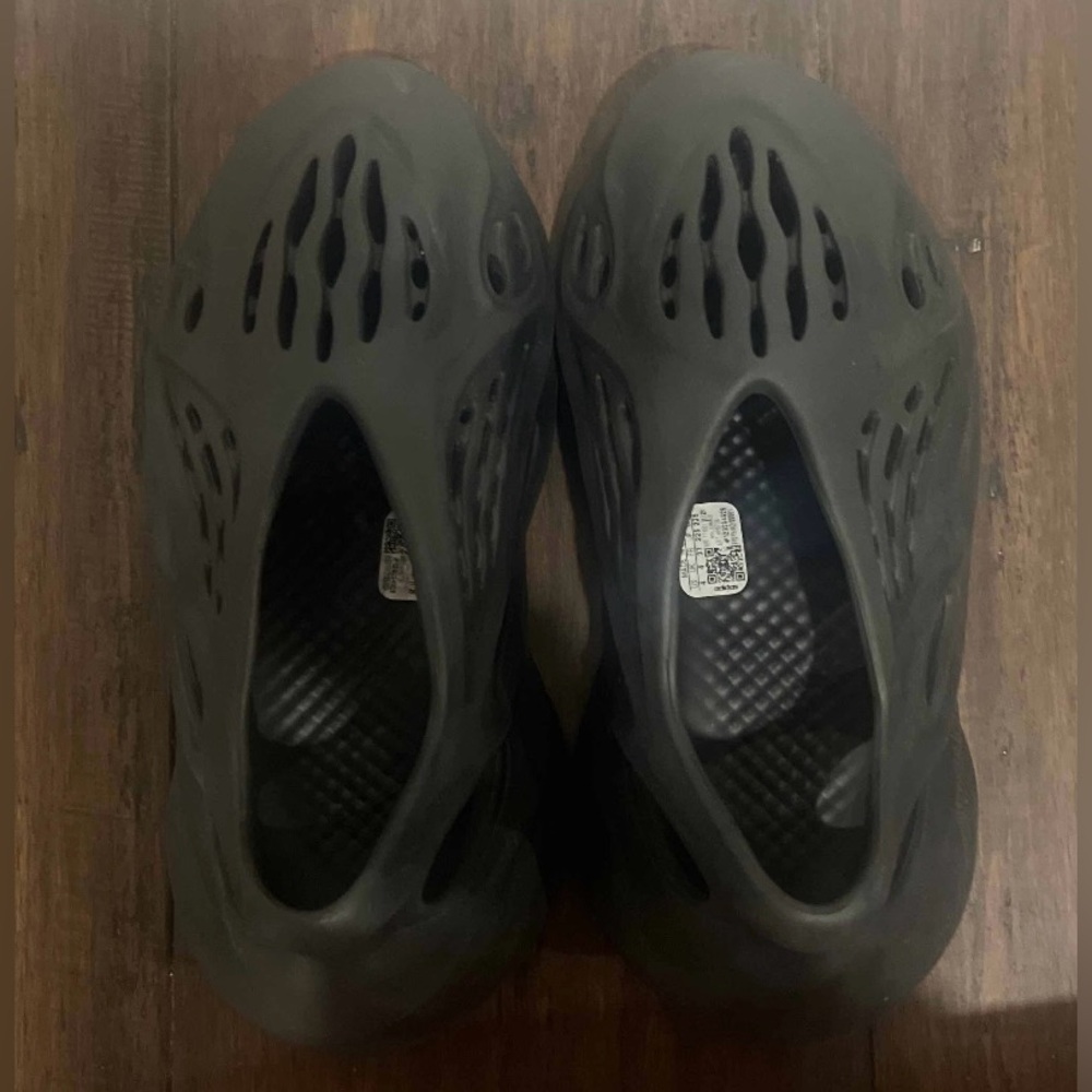 Size 4 - 2022 Adidas Yeezy Foam Runner 'Onyx'
